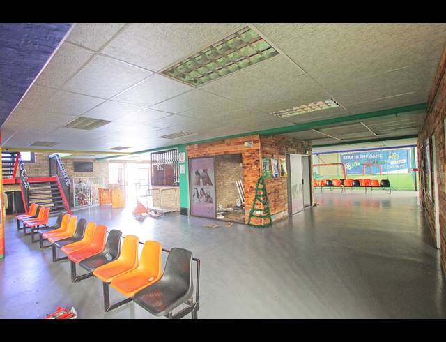 2,725M² WAREHOUSE TO LET IN HOOGLAND